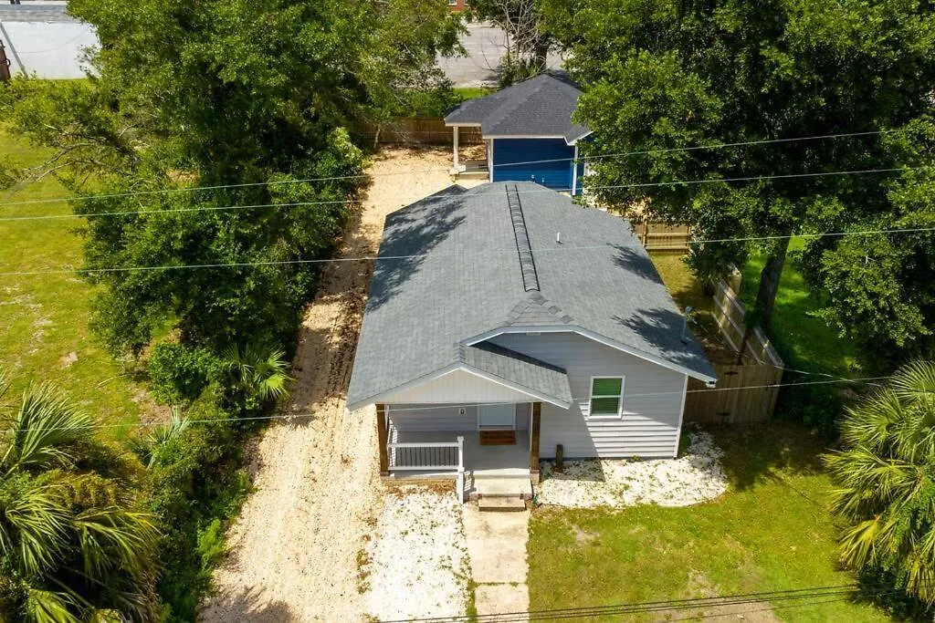 Stylish 2 Bedroom Home Close 2 Dtown, Nas, And Bch Pensacola