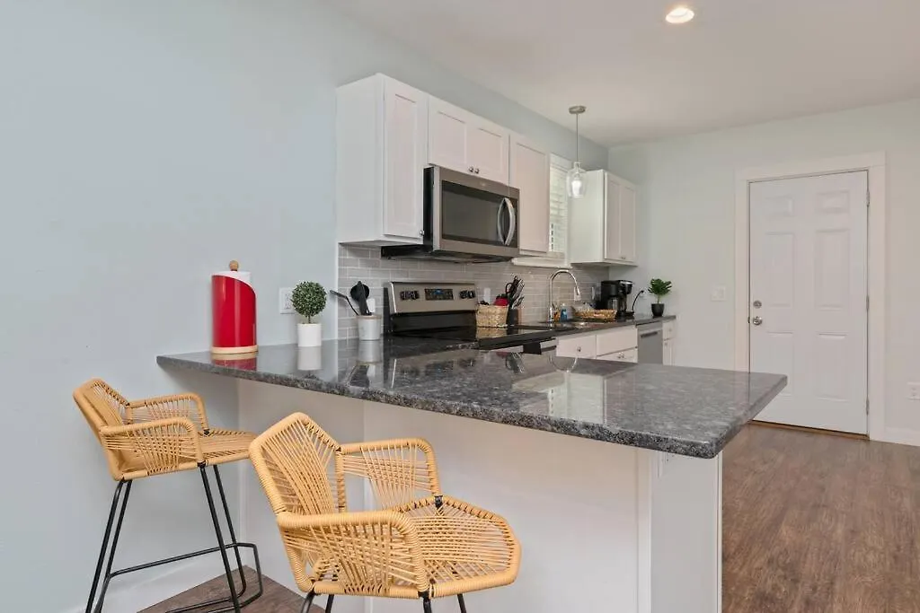 Holiday home Stylish 2 Bedroom Home Close 2 Dtown, Nas, And Bch Pensacola