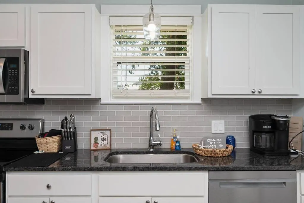 Stylish 2 Bedroom Home Close 2 Dtown, Nas, And Bch Pensacola 0*,