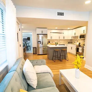  Holiday home Chic & Stylish Location United States