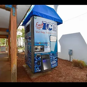 5 Star 2br 2 Bath King Shuttle Pools Across From 2208 Holiday home
